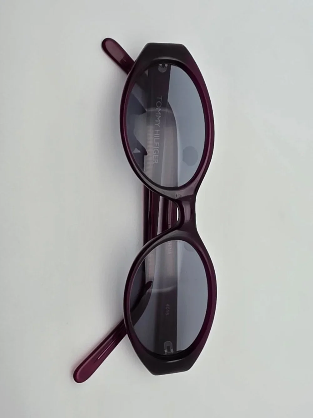 Tommy Hilfiger 4015 Crystal Purple Frame Blue Lens Sunglasses w/ Case 49-14-131